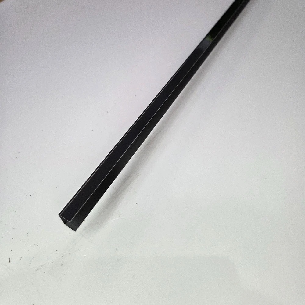 Profil U negru lucios 15mm