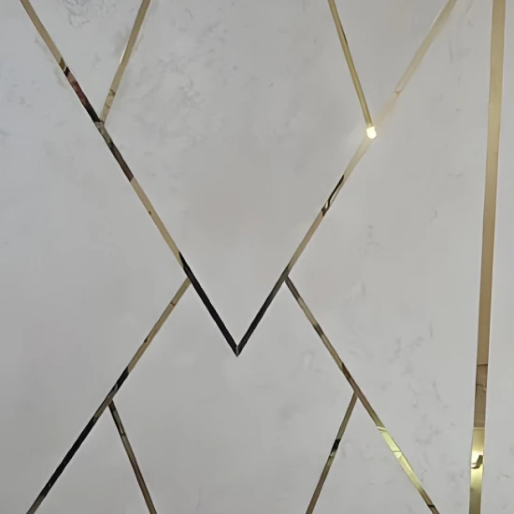 Platbanda din inox autoadeziva auriu lucios 10X0.6X270mm